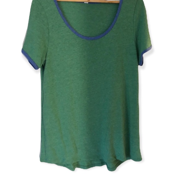 LuLaRoe Tops - LuLaroe green Classic T size medium